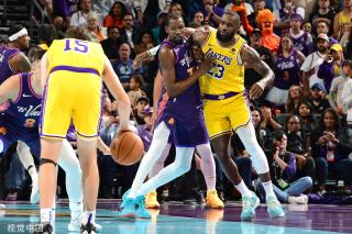 更是球场上 更是球场上